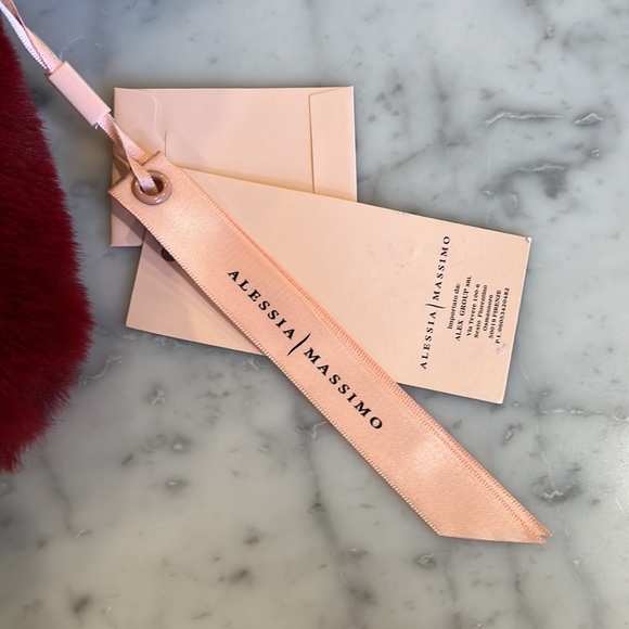 Alessia Massimo Red Faux Fur Pull Thru Scarf NEW - Picture 2 of 6